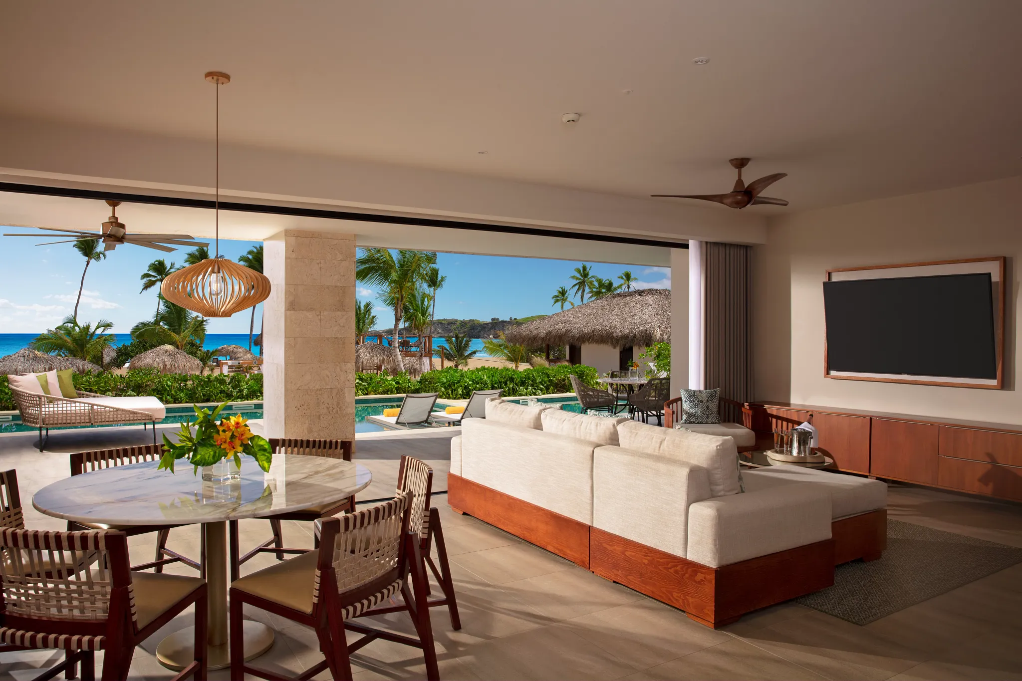 Preferred Club Presidential Suite Swim-Out Living Area — Dreams Macao Beach