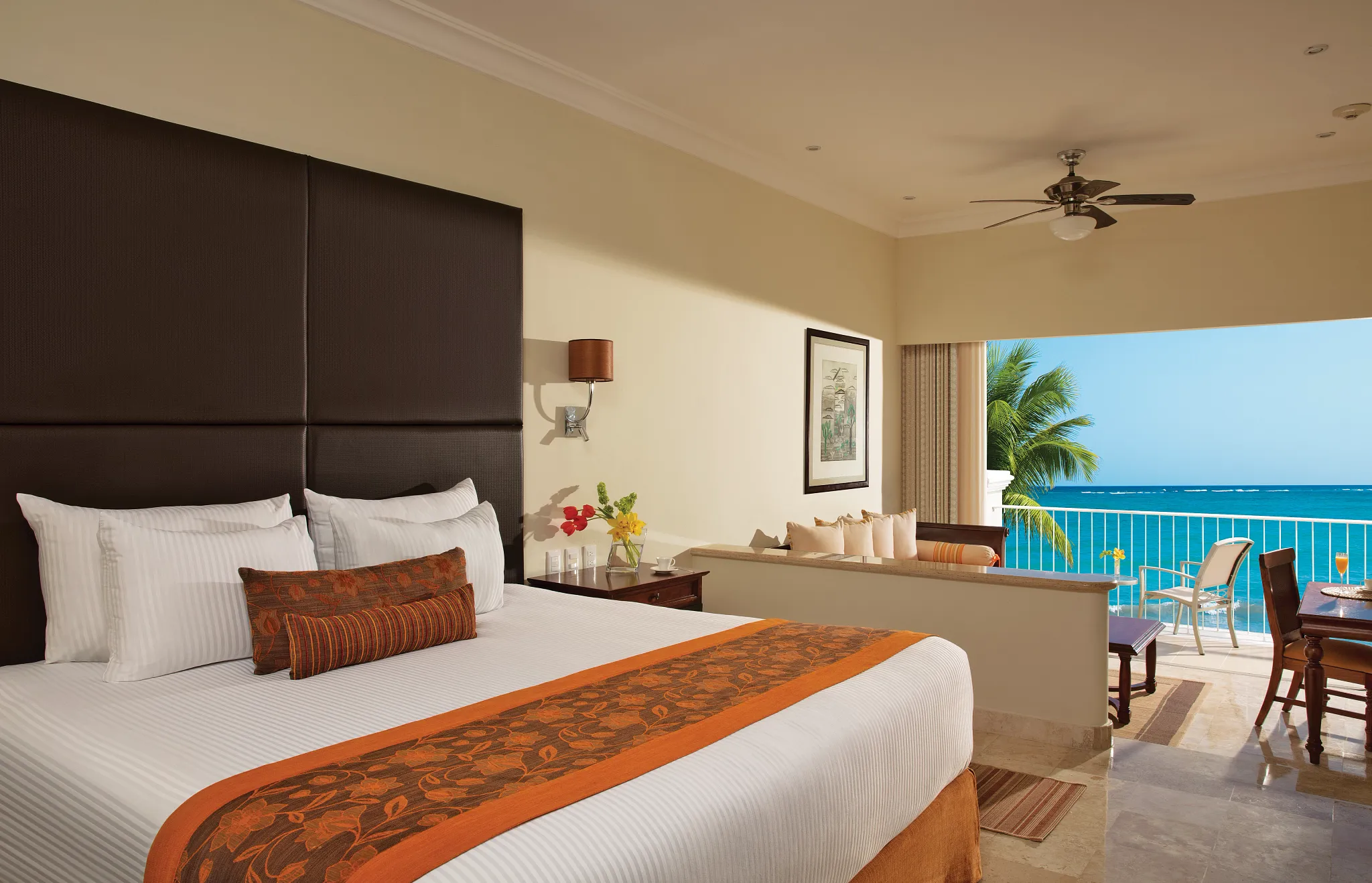King bed hotel room overlooking the ocean