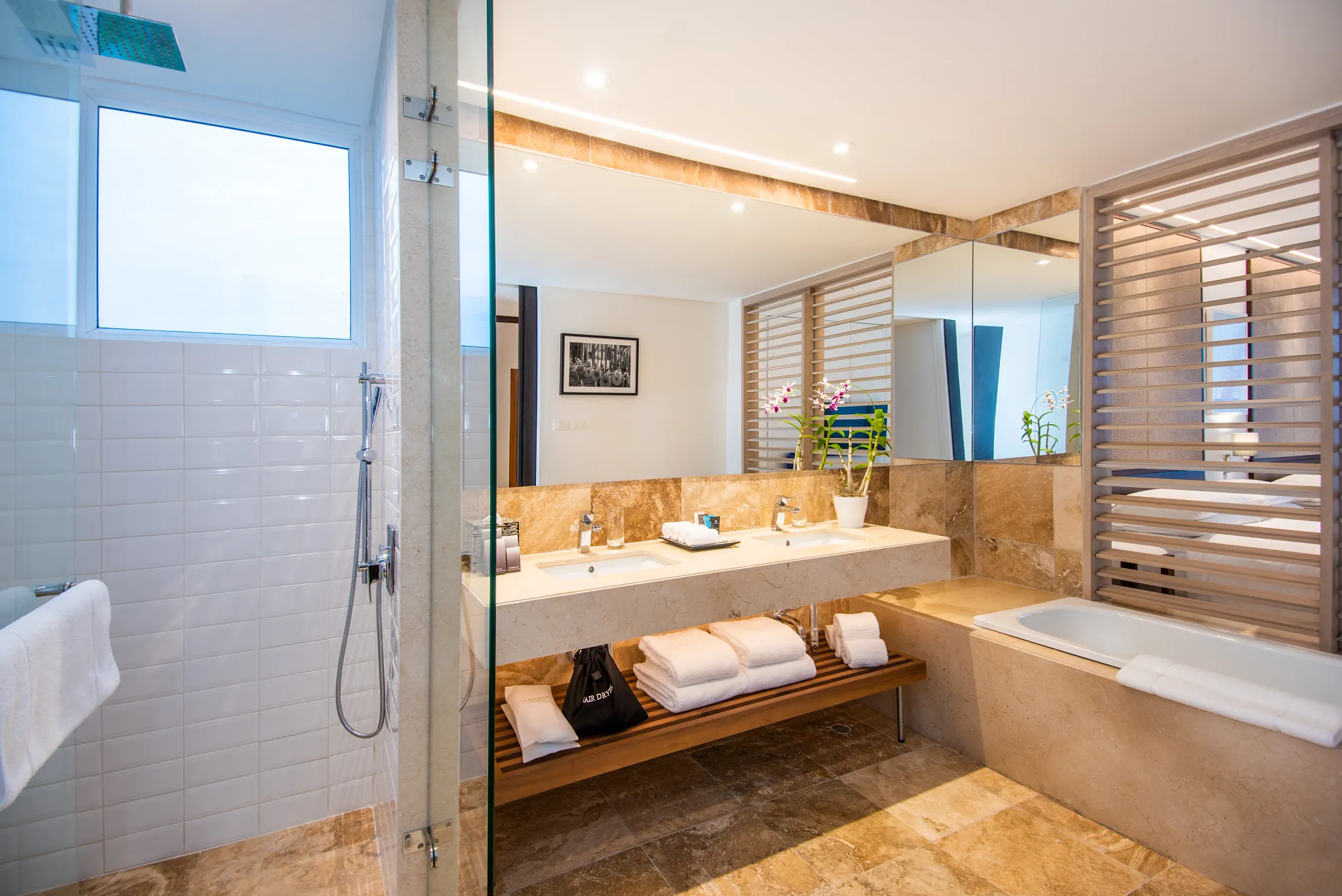 PC Presidential Suite Swim-Out bathroom tub — Dreams Karibana Cartagena