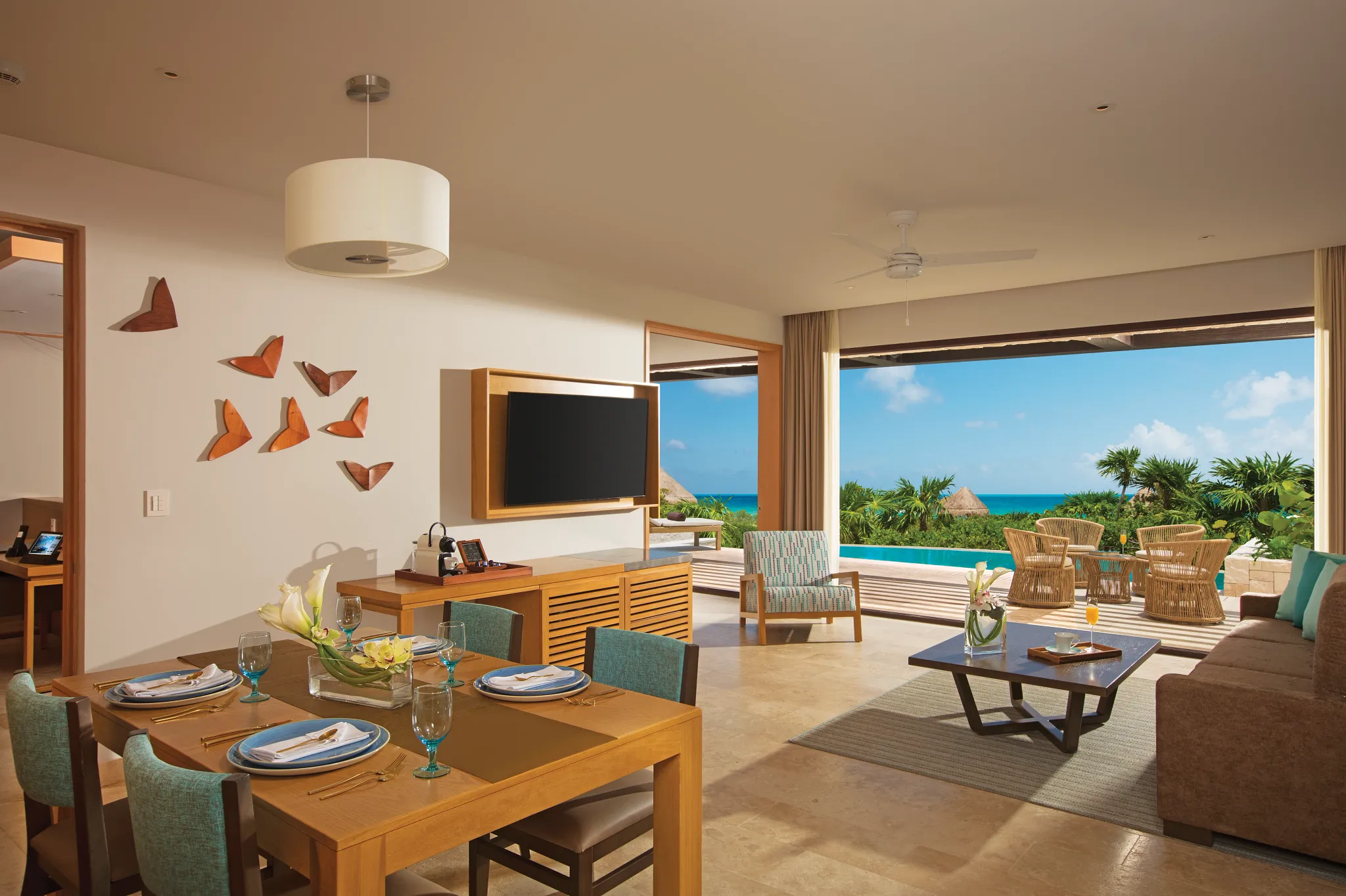 Preferred Club Master Suite Ocean Front living area Dreams Playa Mujeres