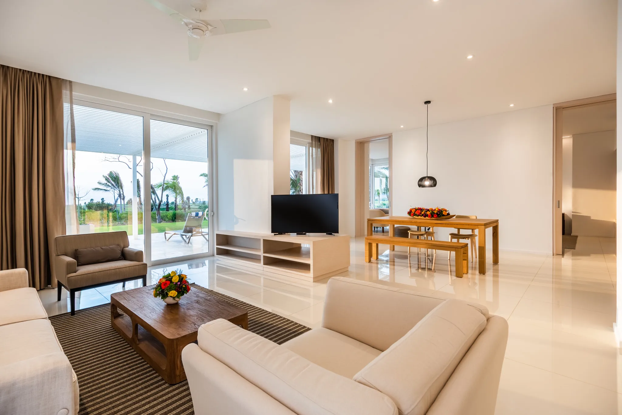 PC Presidential Suite Swim-Out large living area — Dreams Karibana Cartagena