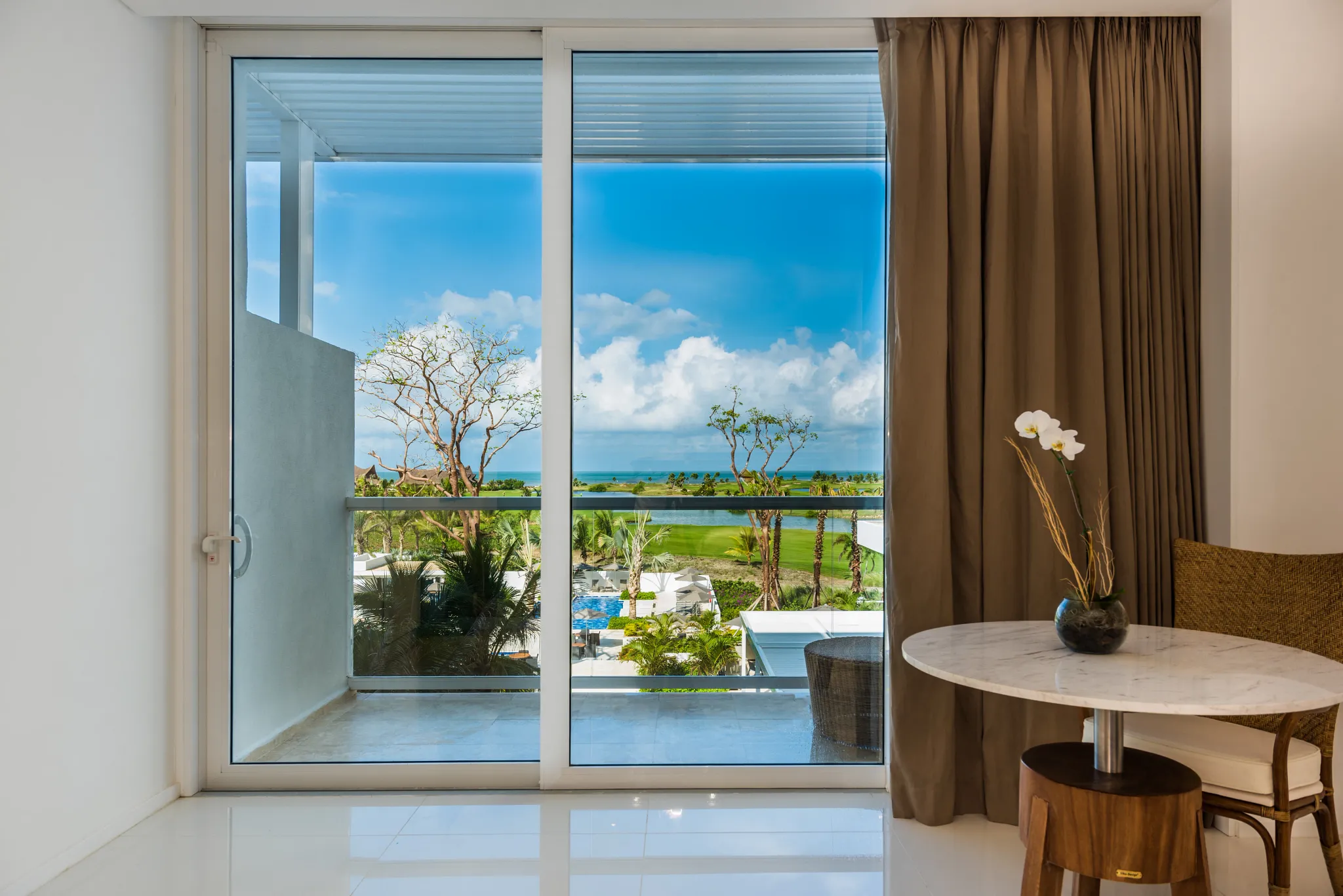 Junior Suite Partial Ocean View sitting area — Dreams Karibana Cartagena