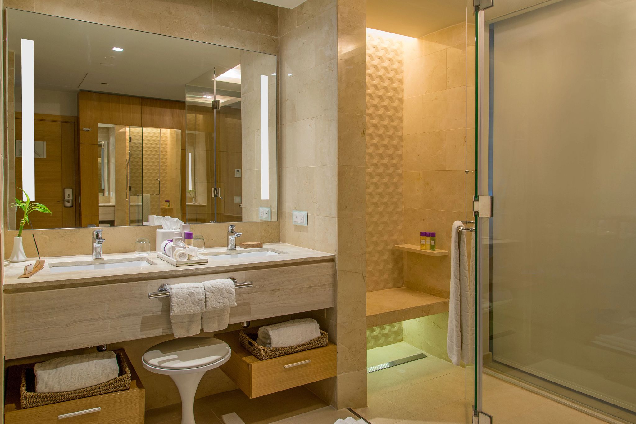 Allure Junior Suite + xhale club Junior Suite bathroom