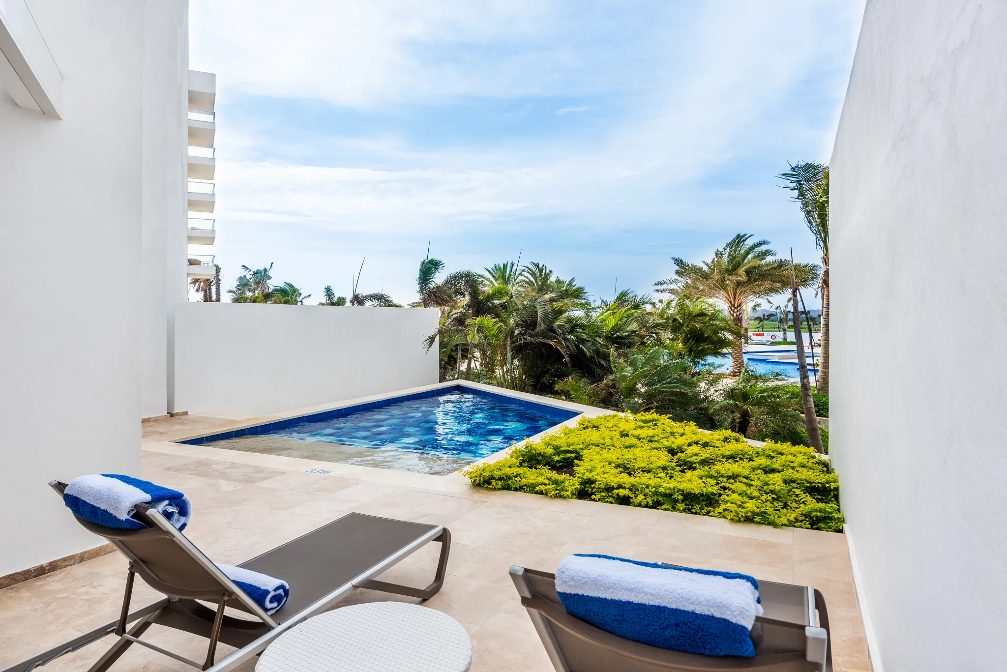 PC Master Suite Swim-Out terrace pool access — Dreams Karibana Cartagena
