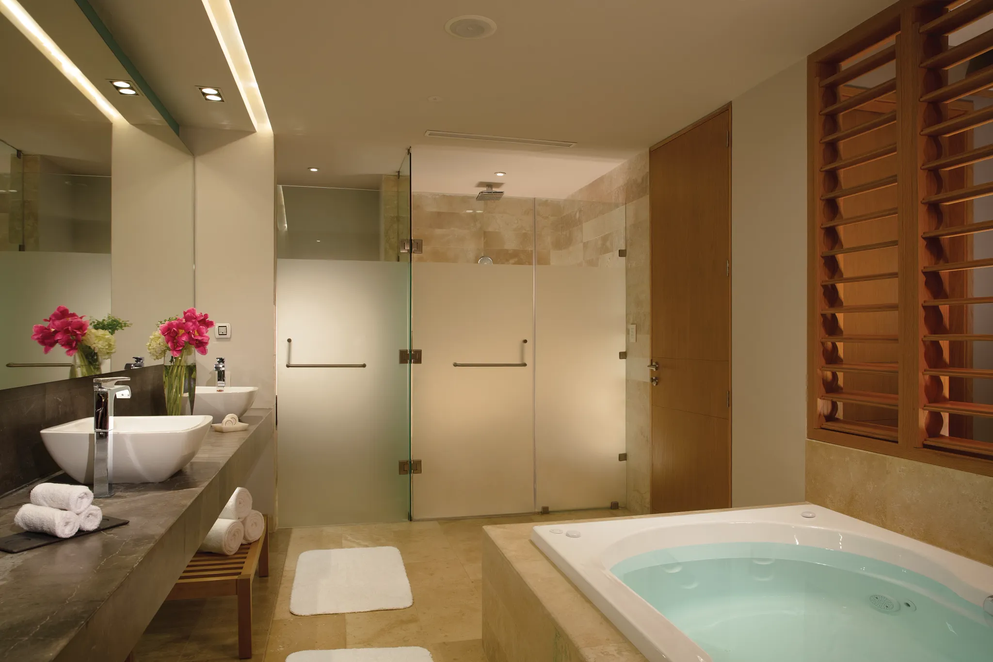 Preferred Club Master Suite Ocean Front bathroom Dreams Playa Mujeres
