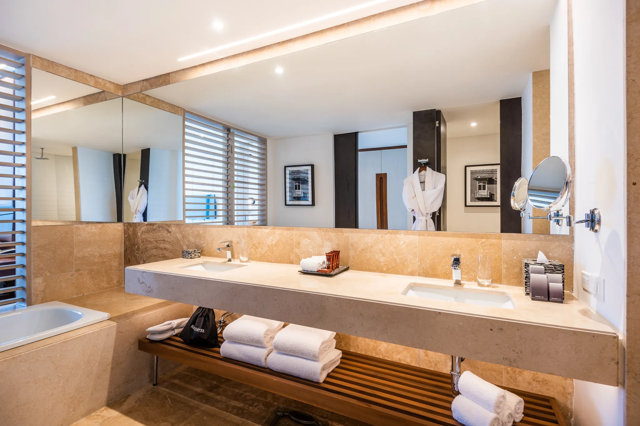 PC Master Suite Swim-Out bathroom — Dreams Karibana Cartagena
