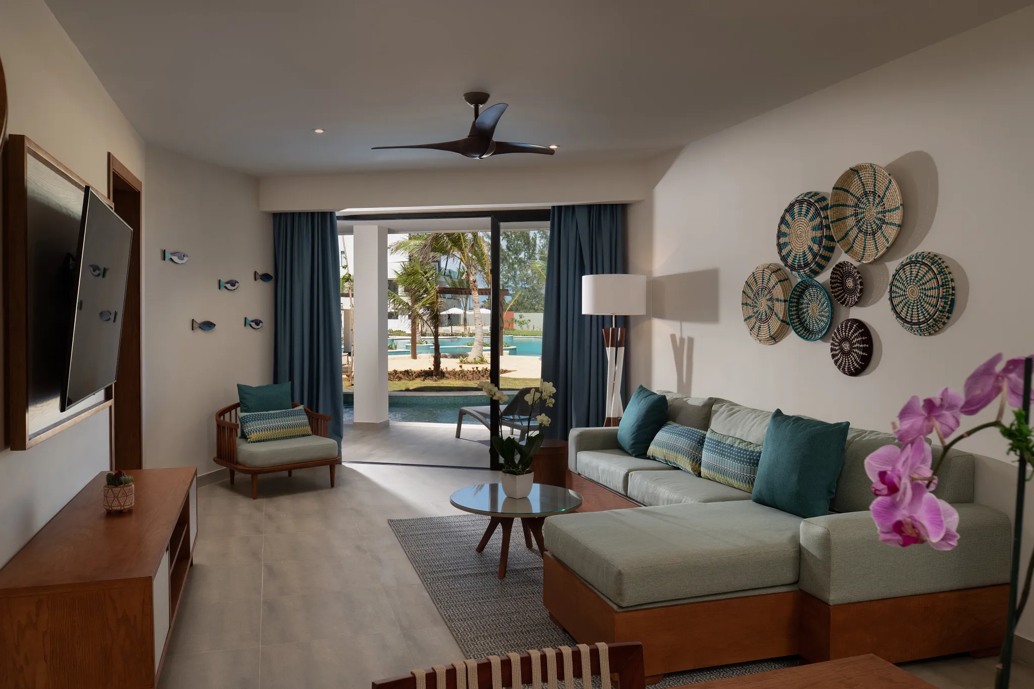 Preferred Club Master Suite Swim-Out Living Area — Dreams Macao Beach