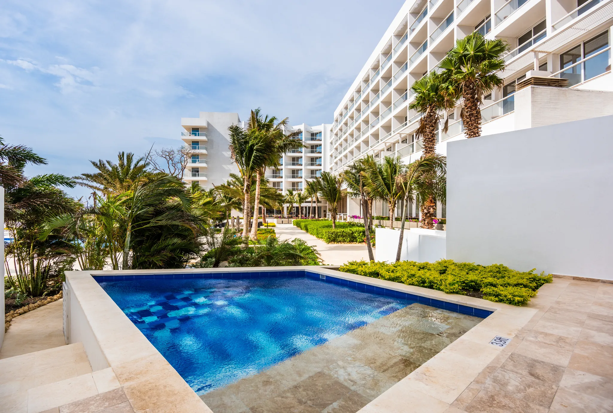 PC Master Suite Swim-Out plunge pool — Dreams Karibana Cartagena