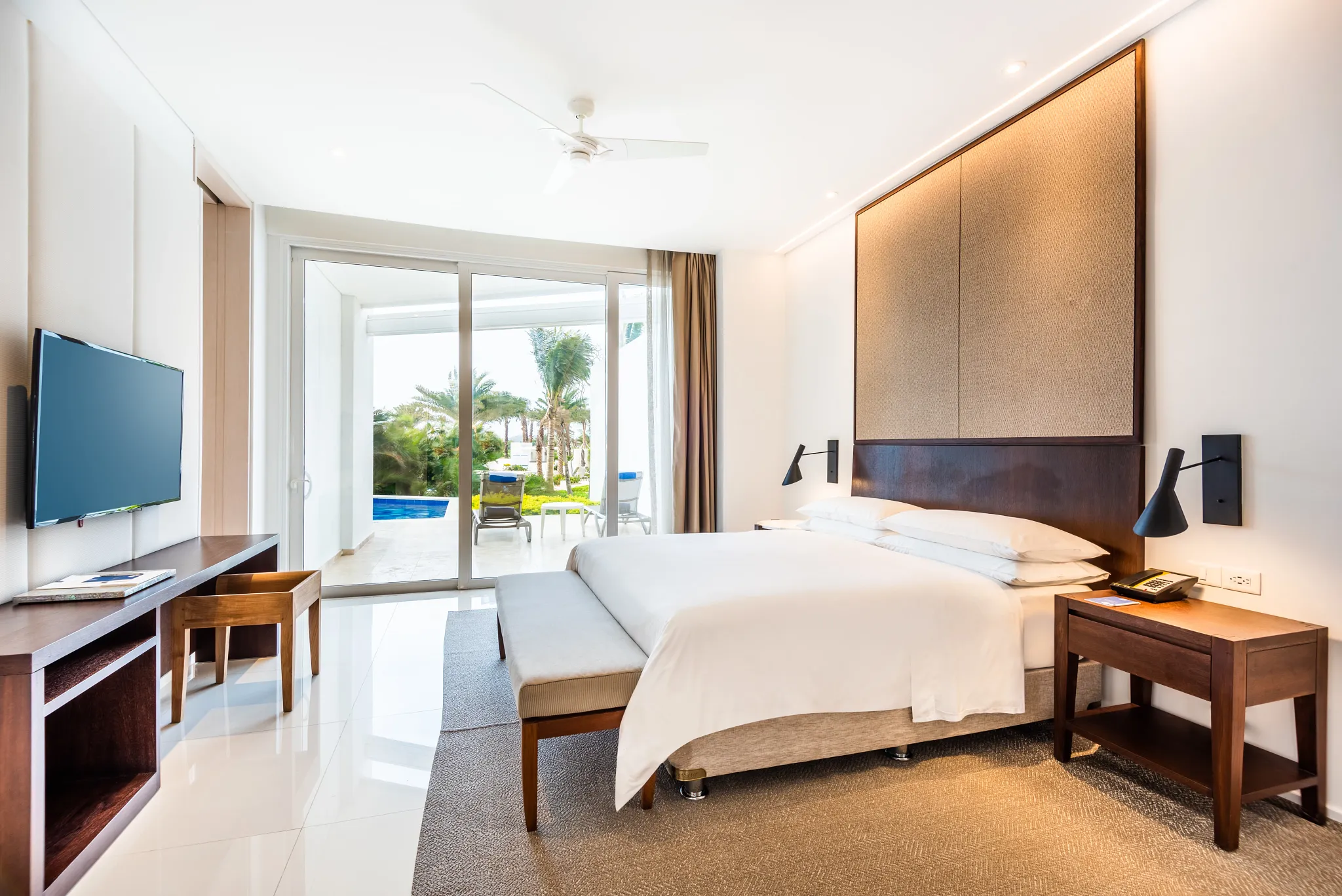 PC Master Suite Swim-Out king bedroom plunge pool — Dreams Karibana Cartagena