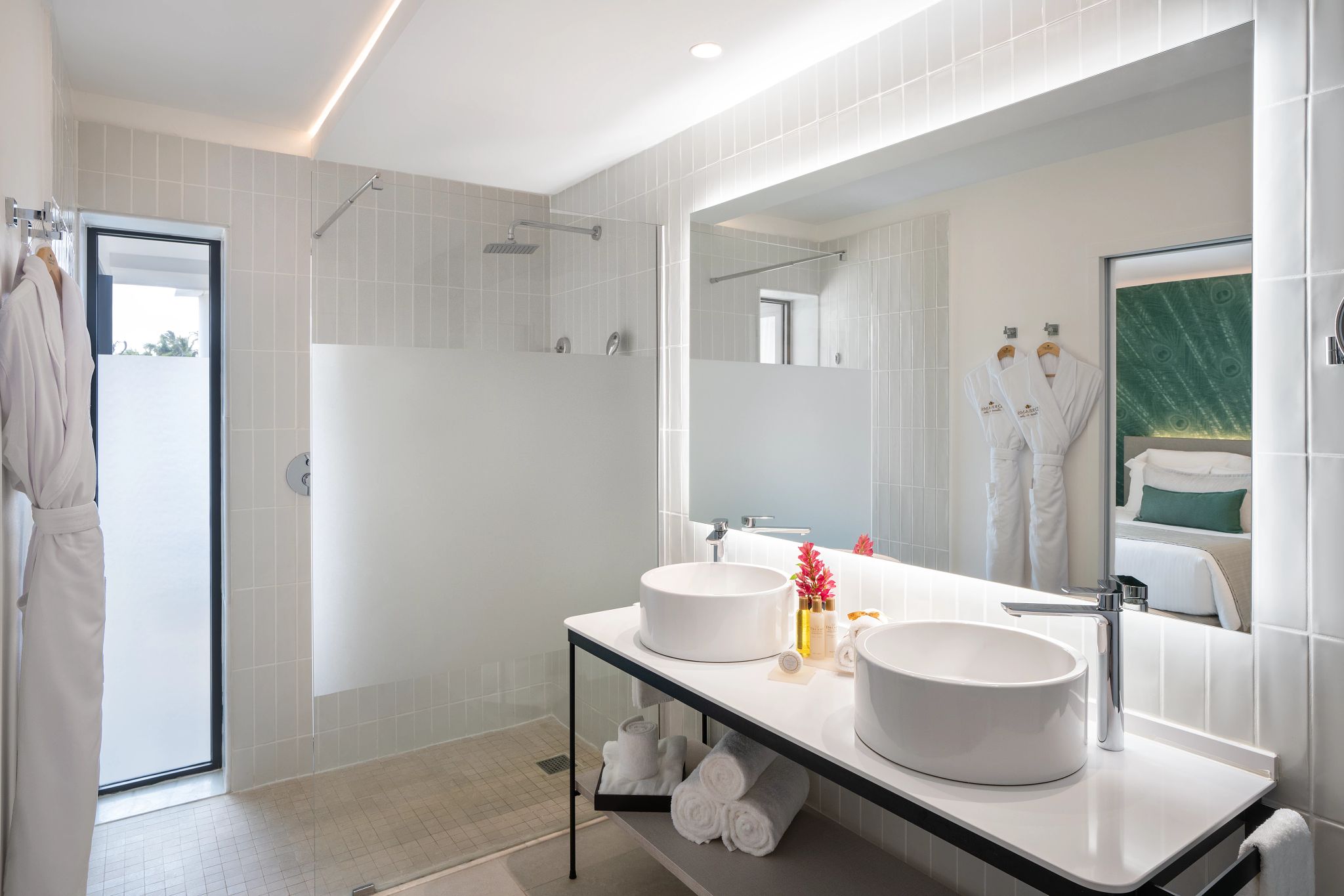 Junior Suite Tropical View Bathroom