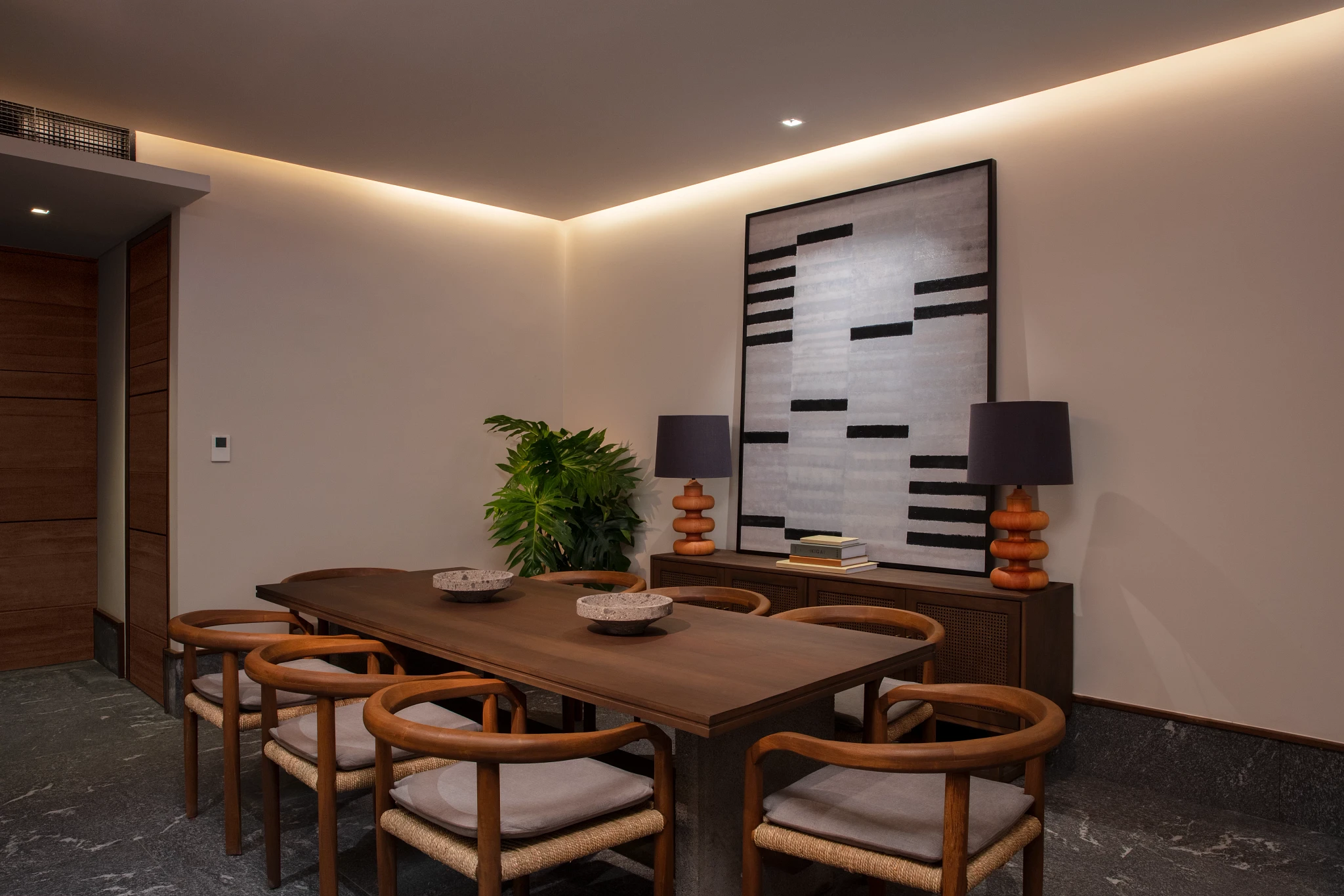 Preferred Club Master Suite dining area with large table and chairs